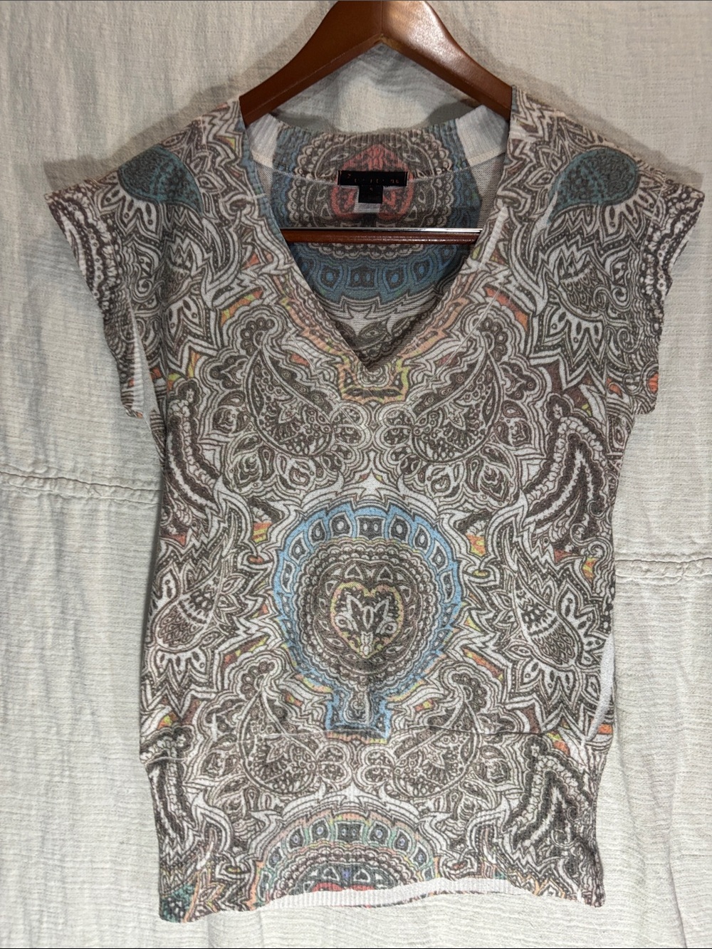 Forever 21 Paisley V-Neck sweater vest in Neutral, Blue & Tan - Picture 4 of 5